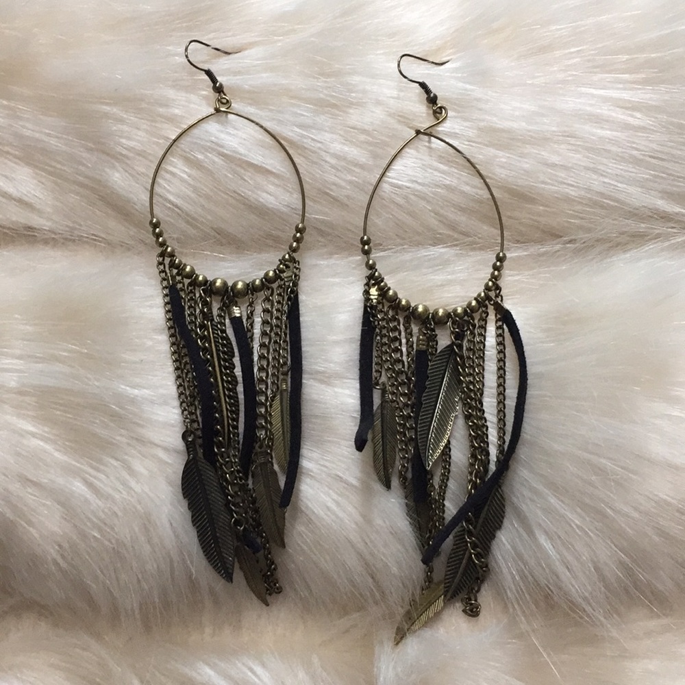 ✨Gold and black feather earrings